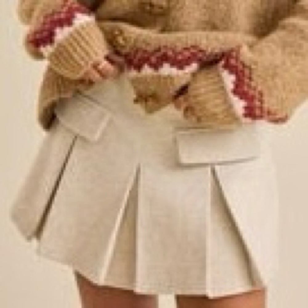 NWT Altar’d State XS Oatmeal Megan Welt Pocket Cheer Skirt Skort